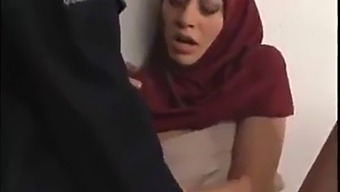 Öreg És Fiatal Arab Milf Keményen Megdugva