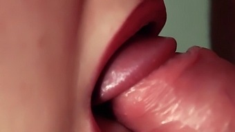 Teen'S Intense Closeup Orgasm With Fingering And Cumshot