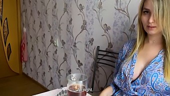 Üvey Anne Dost Canlısı Yetenekleriyle Şaşırtıyor Ve Arkadaş Canlısı Bir Milf Oluyor