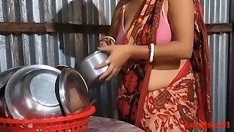 Indian Wife Reveals Her Body In Village Kitchen