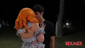 Vídeo Erótico Com Tema De Halloween De Emily Thorne