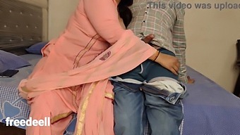 Desi Tua Menuju Gairah Seksual