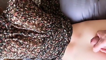 Cô Gái Trẻ Nga Khoe Kỹ Năng Của Mình Trong Một Video Pov Đầy Tinh Dịch