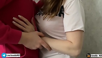 Venäläinen Äiti Nauttii Ystävällinen Vittu Poikansa Ystävä