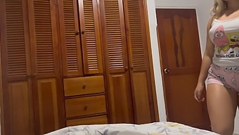 พ่อไม่อยู่ ฉันยั่วยวนและเย็ดแม่เลี้ยงผมบลอนด์ของฉัน
